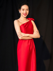 从后面挺进朋友未婚妻视频